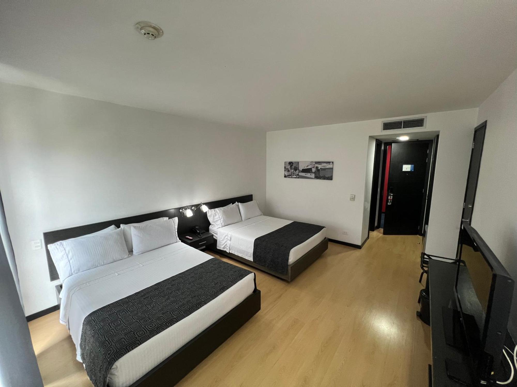 Tequendama Hotel Medellin - Estadio Экстерьер фото