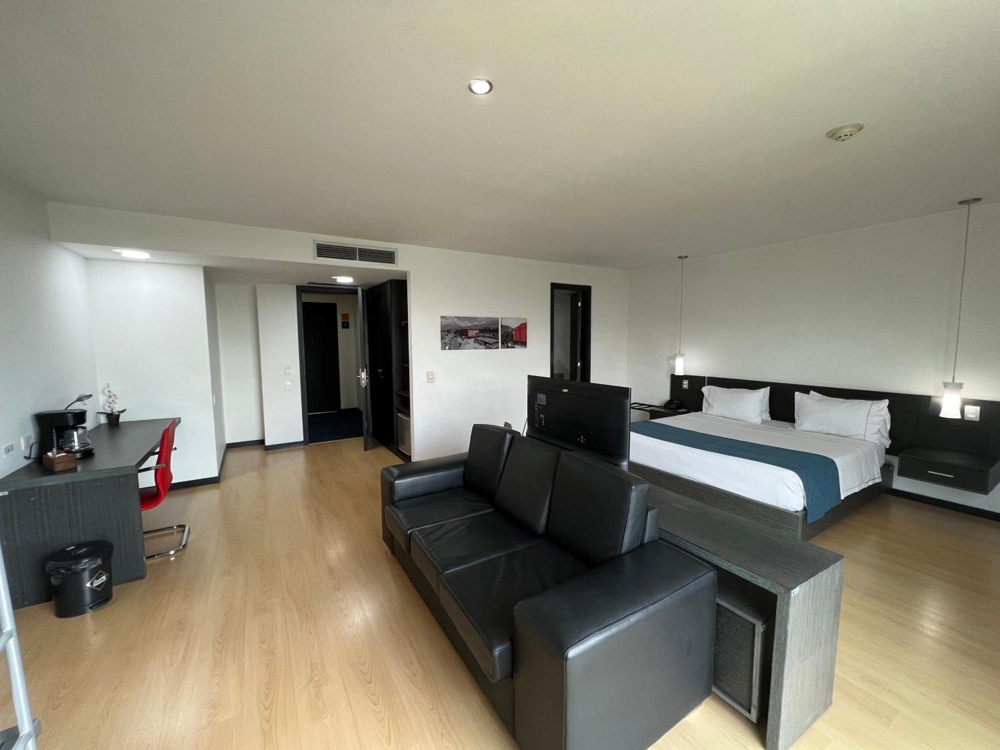 Tequendama Hotel Medellin - Estadio Экстерьер фото